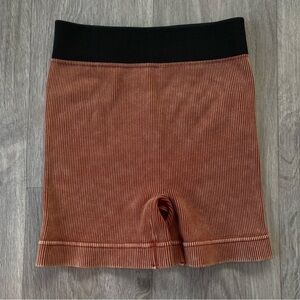 New Mineral Washed Ribbed Seamless High Rise Shorts in Dark Rust